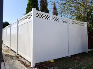 Backyard Fence vinyl privacy fence lattice outdoor white 1 300x225